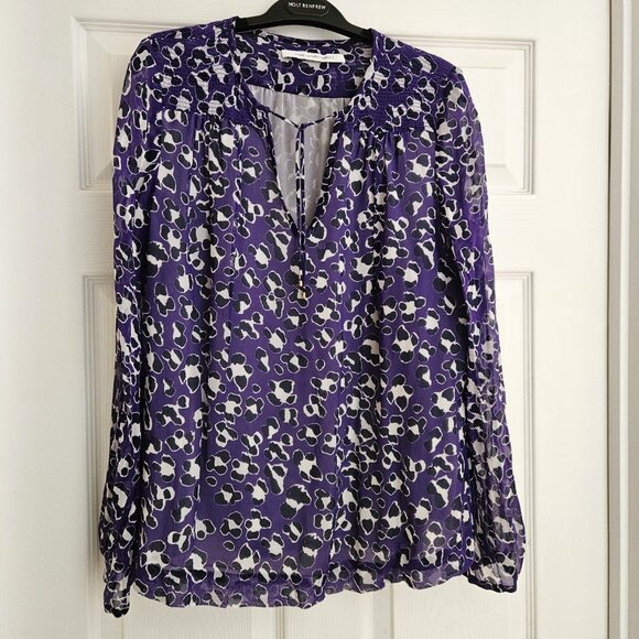 💜Diane von Furstenberg “Jana” Blouse – Sheer Perfection with Silk Lining - Picture 3 of 11